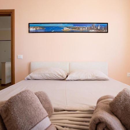 Sea View-Apartment On The Beach - Durrs2 Durres Bagian luar foto