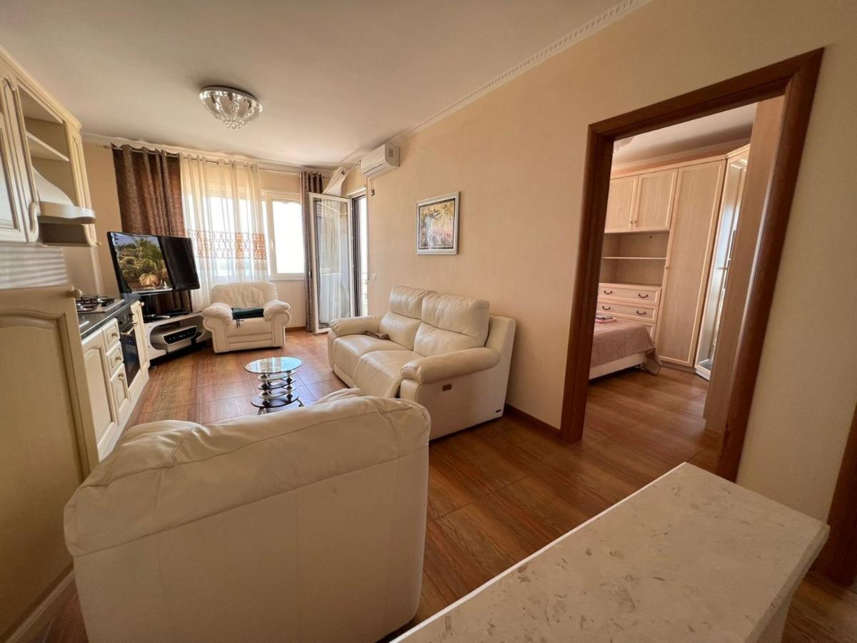Sea View-Apartment On The Beach - Durrs2 Durres Bagian luar foto