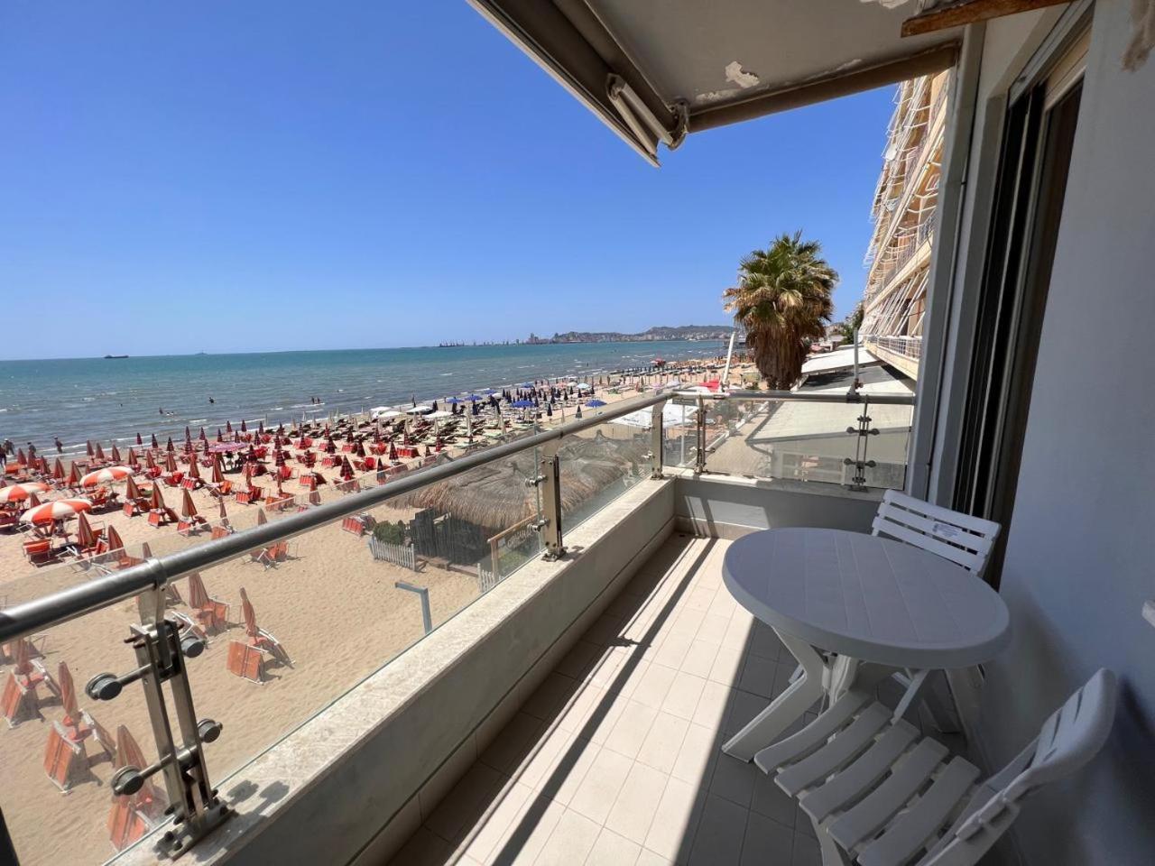Sea View-Apartment On The Beach - Durrs2 Durres Bagian luar foto