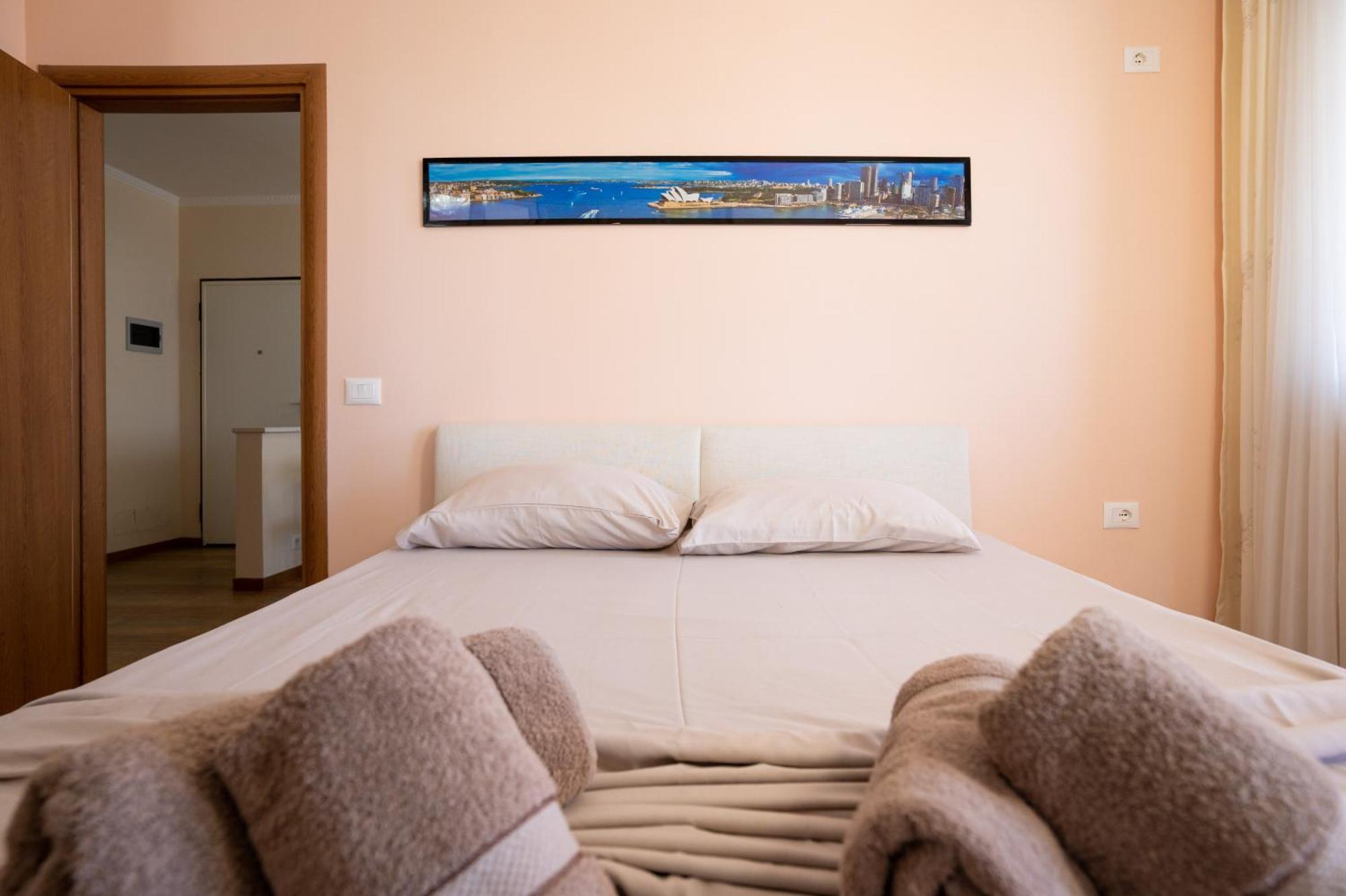Sea View-Apartment On The Beach - Durrs2 Durres Bagian luar foto