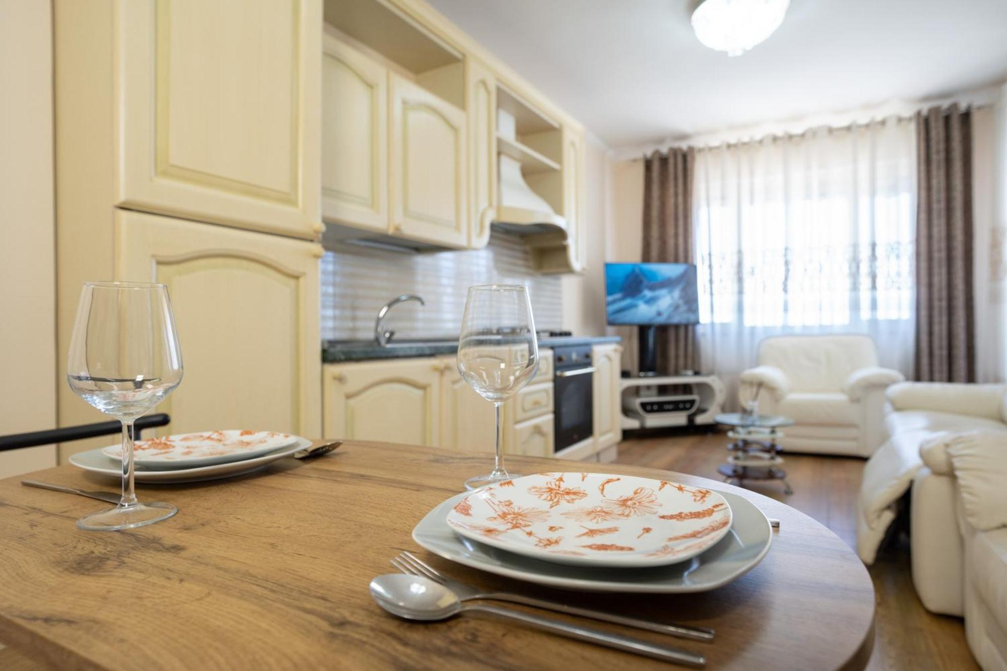 Sea View-Apartment On The Beach - Durrs2 Durres Bagian luar foto