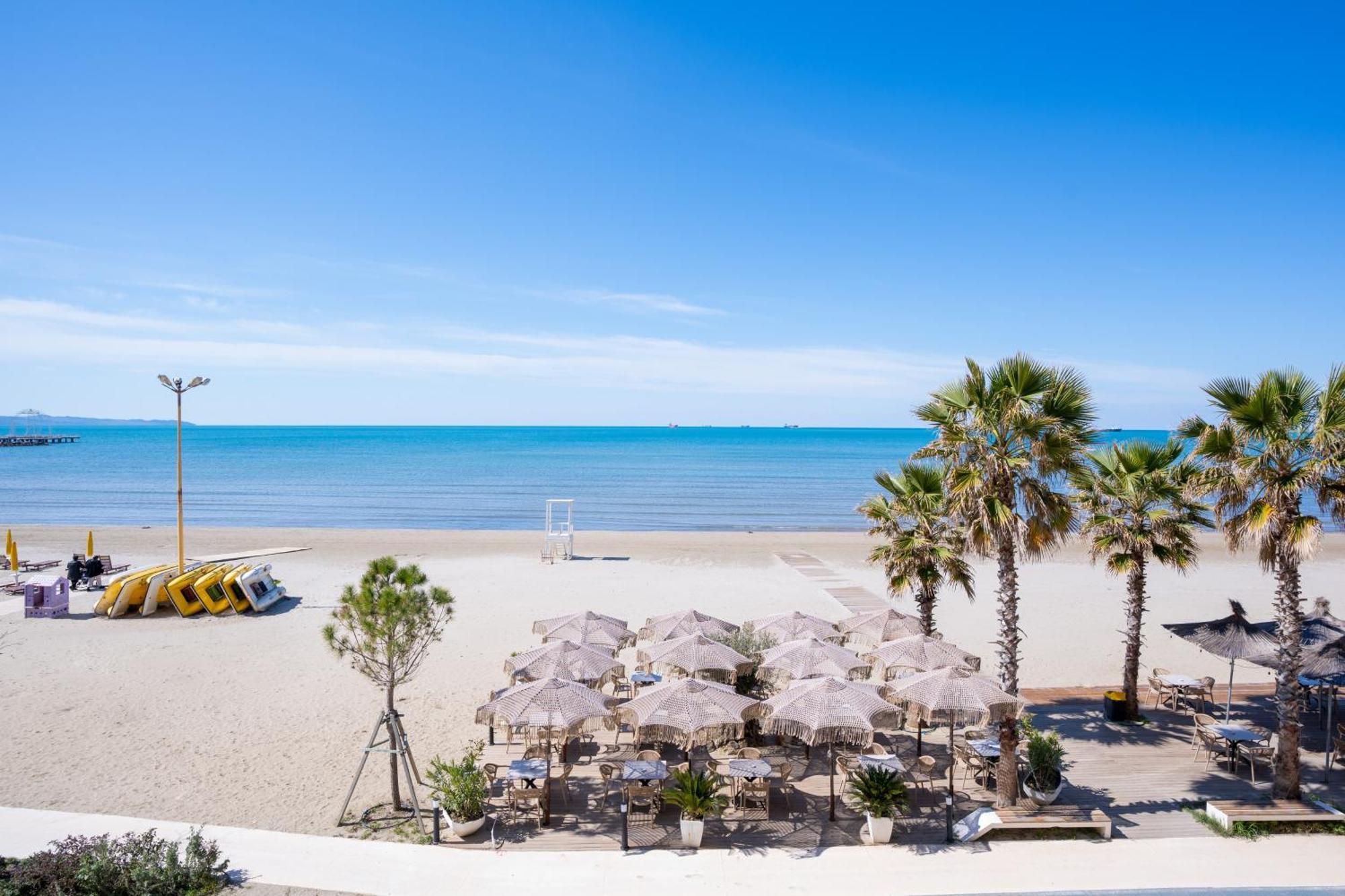 Sea View-Apartment On The Beach - Durrs2 Durres Bagian luar foto