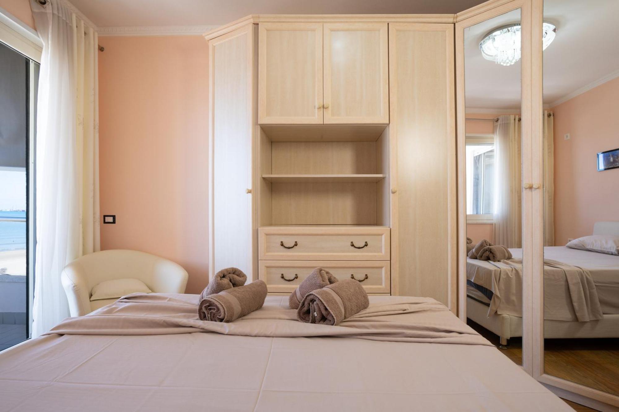 Sea View-Apartment On The Beach - Durrs2 Durres Bagian luar foto