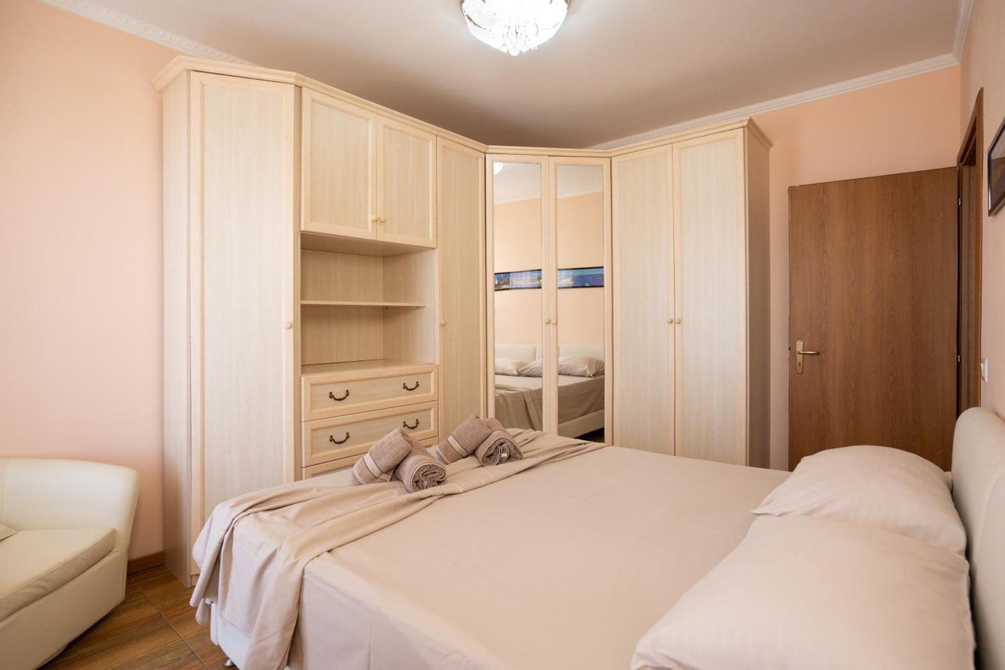 Sea View-Apartment On The Beach - Durrs2 Durres Bagian luar foto