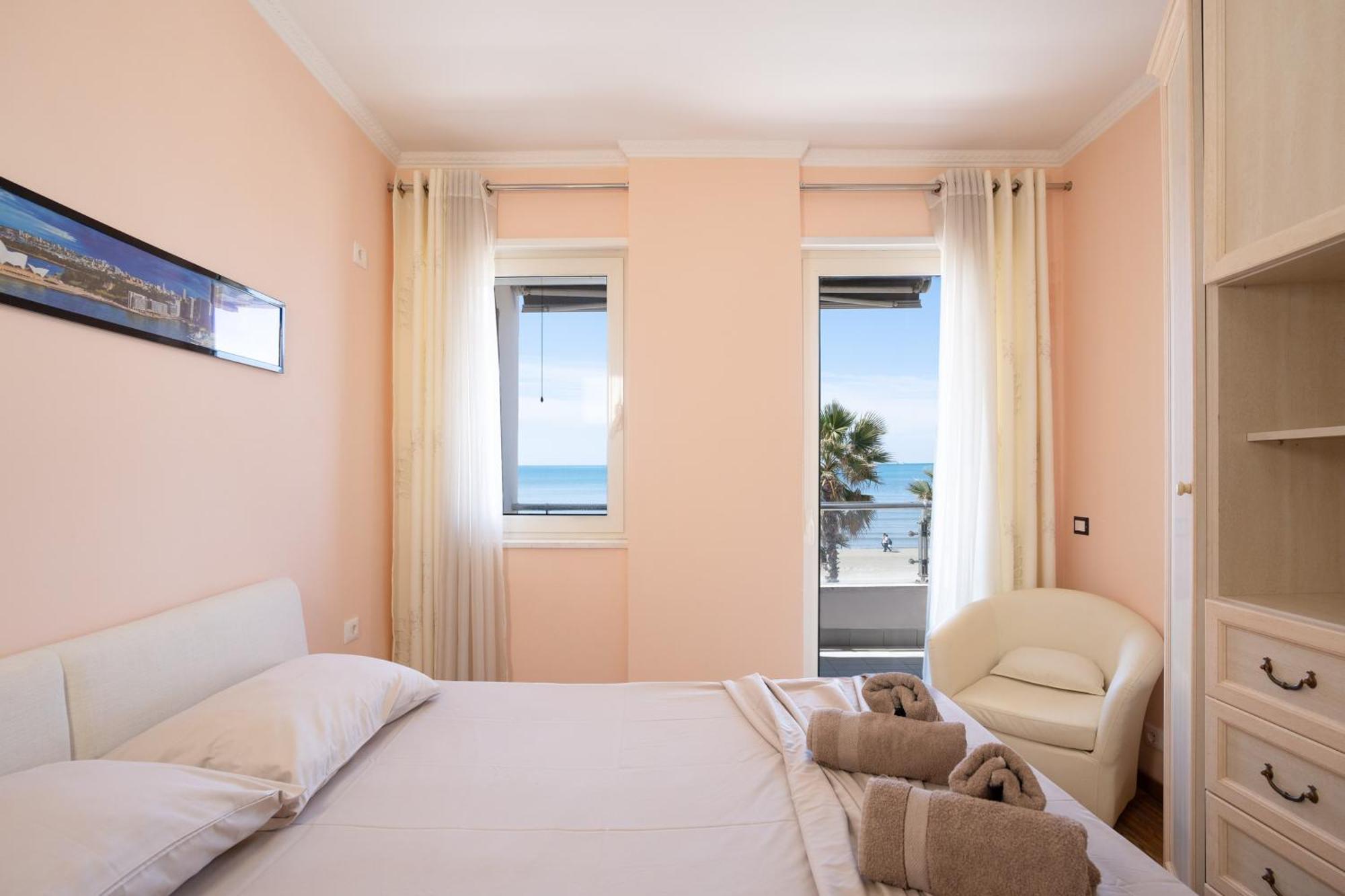 Sea View-Apartment On The Beach - Durrs2 Durres Bagian luar foto